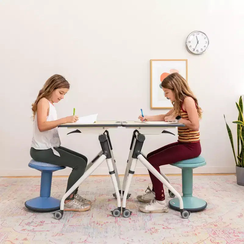 Bureau étudiant gigogne avec panneau de modestie et roulettes verrouillables – Érable/Gris