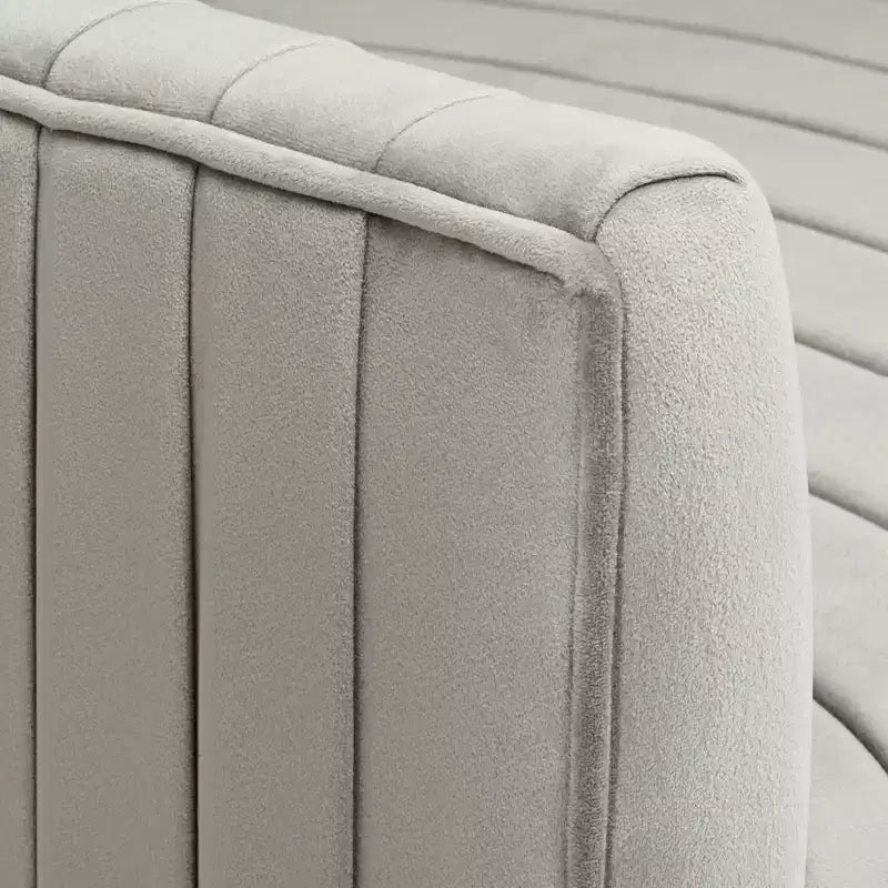 Chaise d'appoint plissée Liam Gray avec pieds noirs