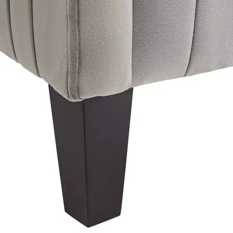 Chaise d'appoint plissée Liam Gray avec pieds noirs